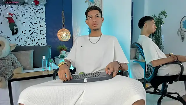 Adonis WB online show from December 18, 8:15 pm