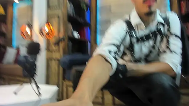 Donovan Desmond online show from November 9, 2:43 am