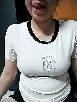 Snapshot of Mie_rose chatting on April 25, 1:41 pm Mie rose online show from April 25, 1:41 pm