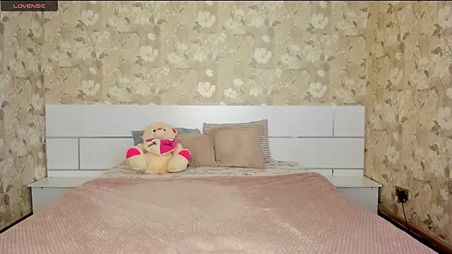 mishapallmer online show from December 2, 8:52 am