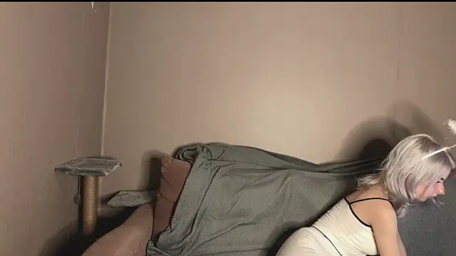 Snapshot of snowy_lisa chatting on October 22, 12:49 pm snowy lisa online show from October 22, 12:49 pm