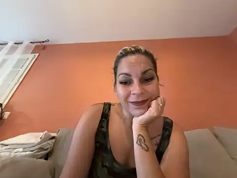 minettedusud online show from September 18, 7:32 am