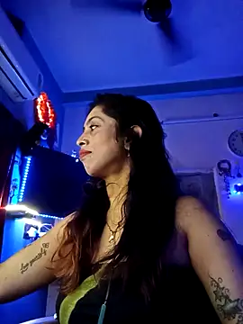 Snapshot of Love_Beauty01 chatting on February 18, 6:04 pm Love Beauty01 online show from February 18, 6:04 pm