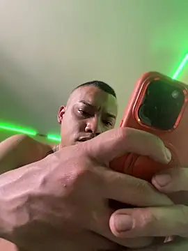 AlphaMasterXxx online show from April 7, 6:52 pm