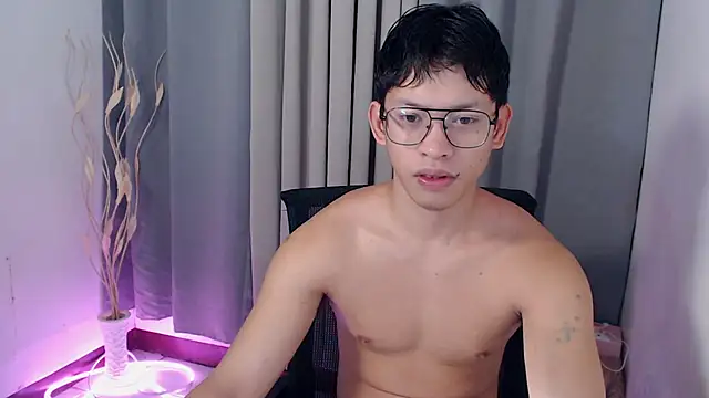 Snapshot of pinkcock_froi2305 chatting on April 30, 12:17 am pinkcock froi2305 online show from April 30, 12:17 am