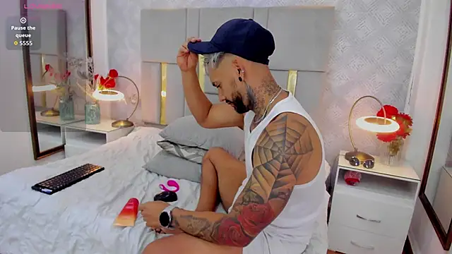 Valentiinoss online show from September 11, 8:31 pm