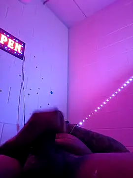 Snapshot of Nuttygmarley chatting on November 27, 9:44 am Nuttygmarley online show from November 27, 9:44 am