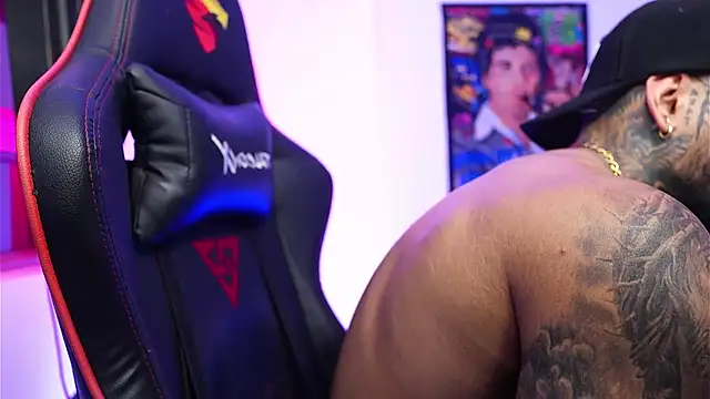 logan hugh8 online show from December 16, 1:10 am