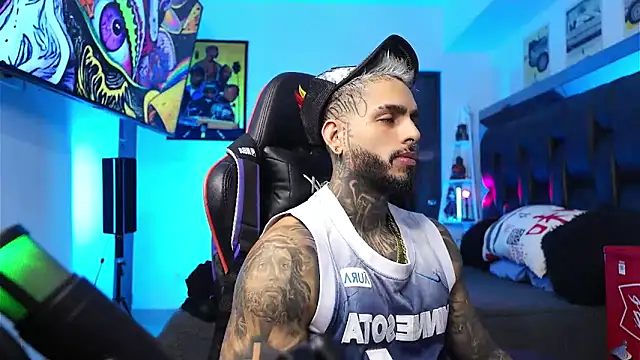 logan hugh8 online show from February 15, 8:38 pm