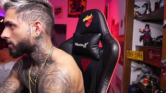 logan hugh8 online show from April 8, 8:14 am