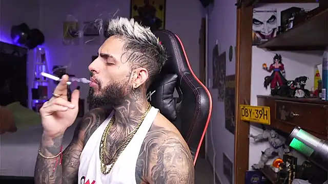 logan hugh8 online show from April 12, 9:20 pm