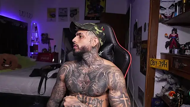 logan hugh8 online show from April 15, 1:01 am