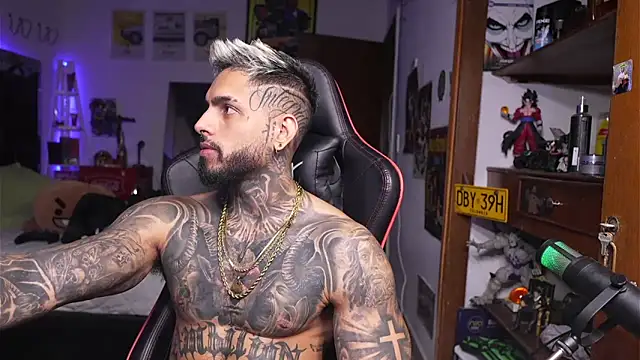 logan hugh8 online show from April 20, 1:41 am