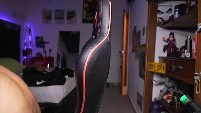 logan hugh8 online show from April 24, 12:35 am