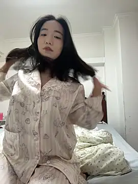 Snapshot of luluya1314 chatting on June 14, 5:53 am luluya1314 online show from June 14, 5:53 am