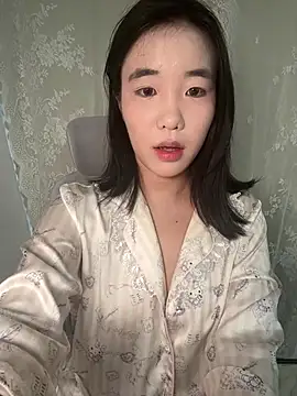 Snapshot of luluya1314 chatting on July 10, 8:18 am luluya1314 online show from July 10, 8:18 am