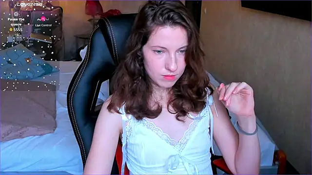 Agata in Wonderland online show from November 6, 11:11 am