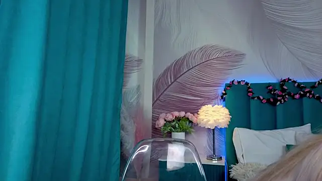 Monica Leen online show from November 22, 6:34 am