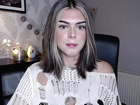 Snapshot of Nova_SIN chatting on September 11, 5:07 am Nova SIN online show from September 11, 5:07 am
