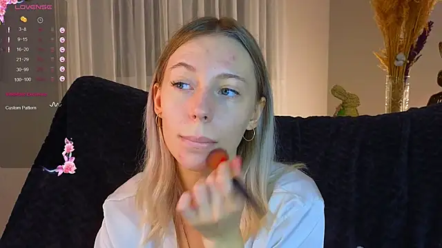 NyxaThorn online show from November 23, 2:39 pm