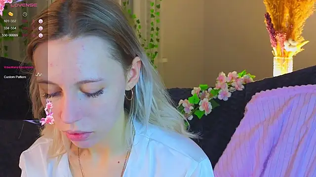 NyxaThorn online show from December 5, 2:36 pm