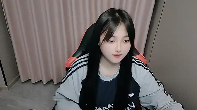 Snapshot of xxz98 chatting on April 7, 1:22 pm xxz98 online show from April 7, 1:22 pm