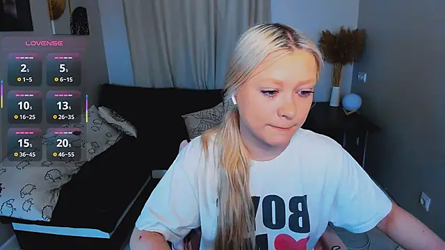 Millie Vanillies online show from December 5, 5:49 am