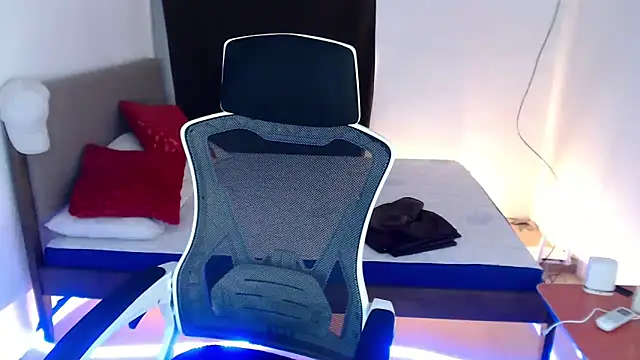 Snapshot of SultryCyraFoxmore chatting on September 18, 5:31 am SultryCyraFoxmore online show from September 18, 5:31 am