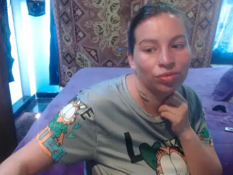 Snapshot of cloequeen15 chatting on April 26, 3:42 pm cloequeen15 online show from April 26, 3:42 pm