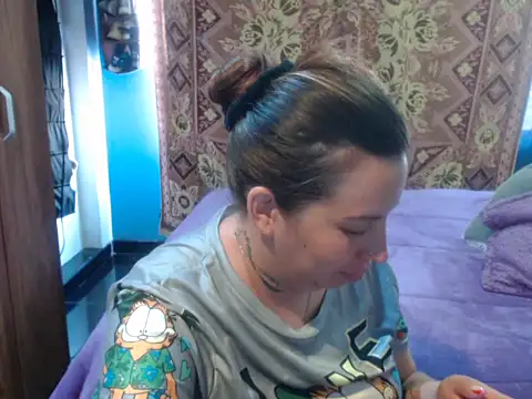Snapshot of cloequeen15 chatting on May 6, 6:13 pm cloequeen15 online show from May 6, 6:13 pm