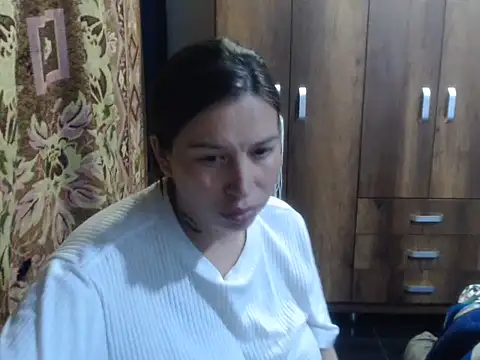Snapshot of cloequeen15 chatting on May 31, 6:21 am cloequeen15 online show from May 31, 6:21 am