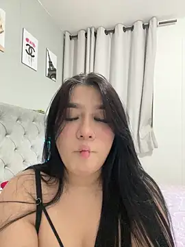 Aliciawhitee online show from December 14, 11:53 pm