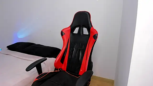 hannah miltonn online show from March 7, 5:21 pm