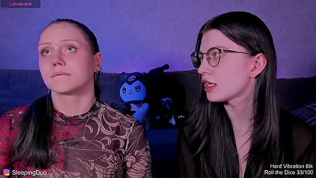 Snapshot of Threesomebabes chatting on May 31, 5:53 pm Threesomebabes online show from May 31, 5:53 pm