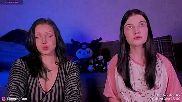 Snapshot of Threesomebabes chatting on June 4, 6:14 pm Threesomebabes online show from June 4, 6:14 pm