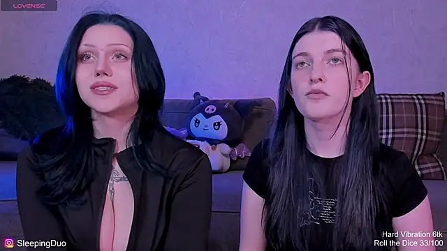 Snapshot of Threesomebabes chatting on June 11, 7:23 pm Threesomebabes online show from June 11, 7:23 pm
