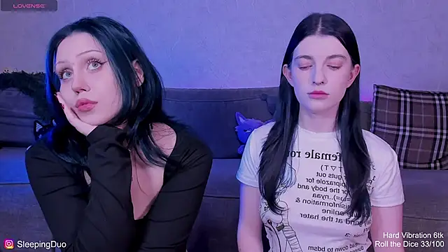 Snapshot of Threesomebabes chatting on June 14, 6:21 pm Threesomebabes online show from June 14, 6:21 pm