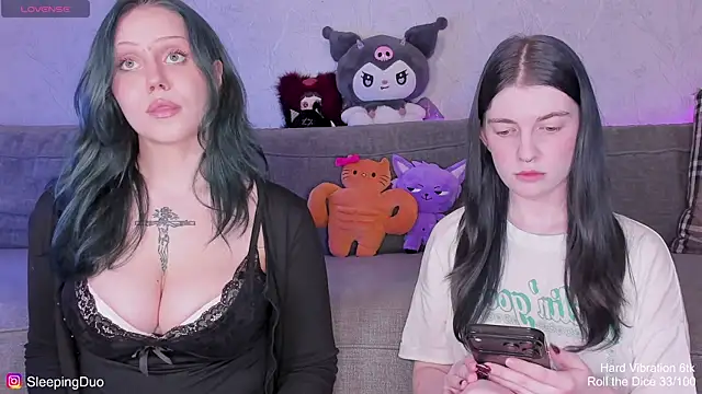 Snapshot of Threesomebabes chatting on July 10, 2:52 pm Threesomebabes online show from July 10, 2:52 pm