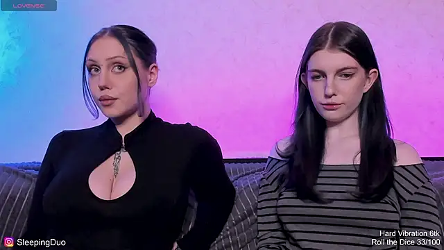 Snapshot of Threesomebabes chatting on July 31, 12:10 am Threesomebabes online show from July 31, 12:10 am