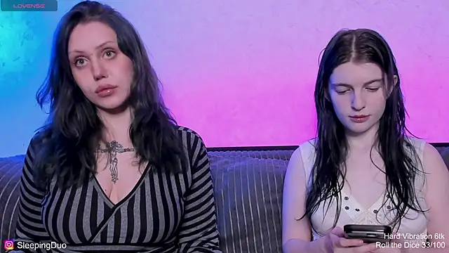 Snapshot of Threesomebabes chatting on August 2, 6:17 pm Threesomebabes online show from August 2, 6:17 pm