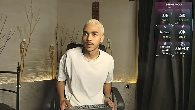 Snapshot of MarcusRain_ chatting on October 19, 8:20 pm MarcusRain online show from October 19, 8:20 pm
