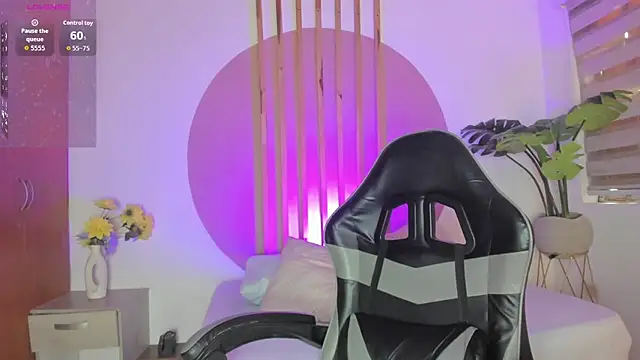 rei cos online show from November 18, 1:04 pm