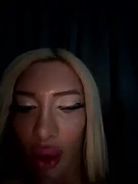 Snapshot of nazbarbie chatting on January 14, 2:06 am nazbarbie online show from January 14, 2:06 am