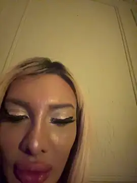 Snapshot of nazbarbie chatting on May 20, 1:56 am nazbarbie online show from May 20, 1:56 am