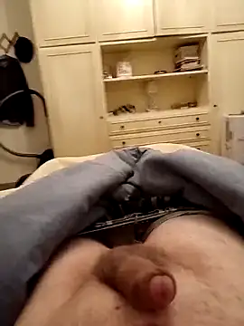 Snapshot of Empi19cm chatting on February 28, 1:28 am Empi19cm online show from February 28, 1:28 am