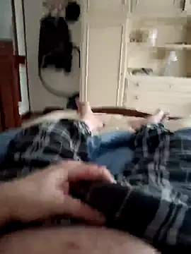 Snapshot of Empi19cm chatting on March 1, 7:21 am Empi19cm online show from March 1, 7:21 am