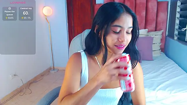 Milaa Star  online show from October 15, 3:28 am