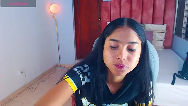 Milaa Star  online show from November 7, 4:01 am