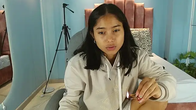 Snapshot of Milaa_Star_ chatting on February 12, 4:18 am Milaa Star online show from February 12, 4:18 am