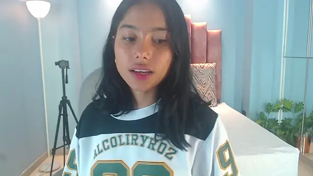 Snapshot of Milaa_Star_ chatting on February 13, 3:02 am Milaa Star online show from February 13, 3:02 am